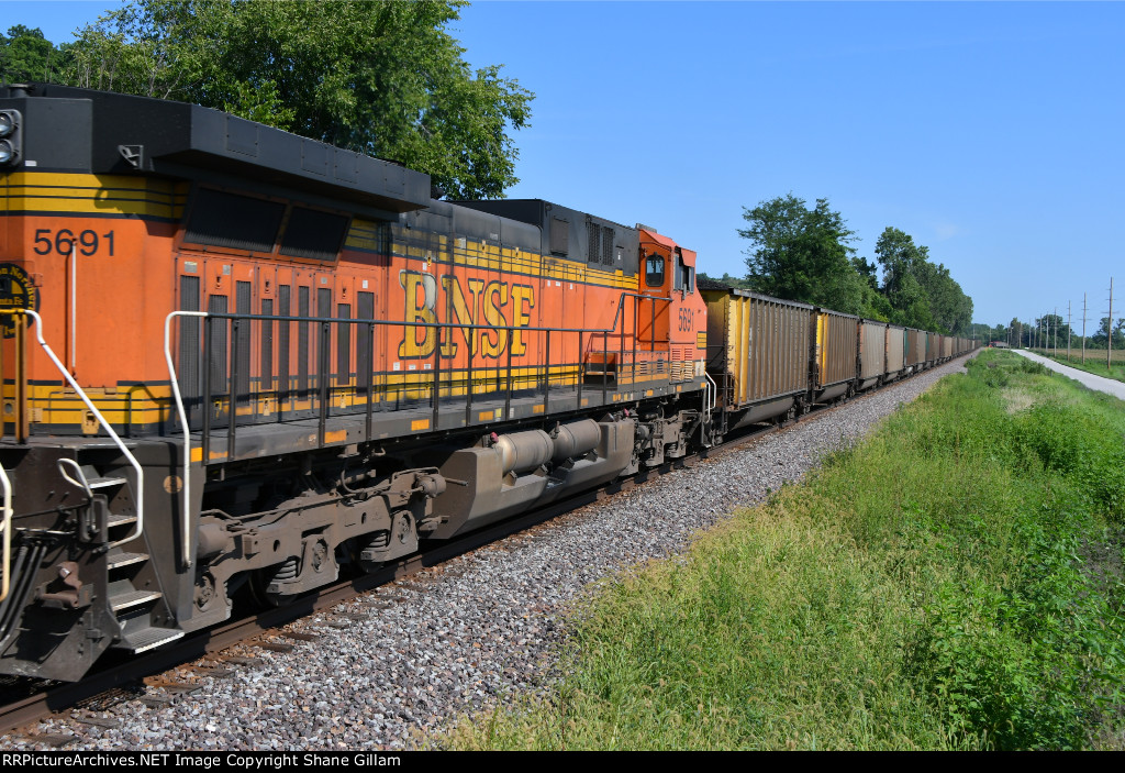 BNSF 5691 Roster shot.